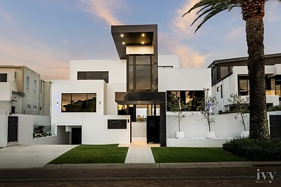 Paradise Point 5 Slaapkamer No-Expense-Spared, Extraordinary Broadwater Entertainer