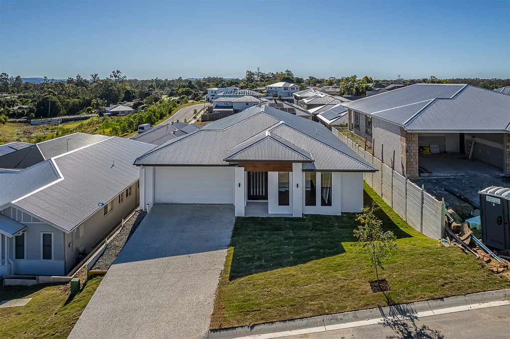 Collingwood Park 4ਬੈੱਡਰੂਮ Move-In-Ready Full Turn Key 4.2.2.2 Home in the Heart of Collingwood Park