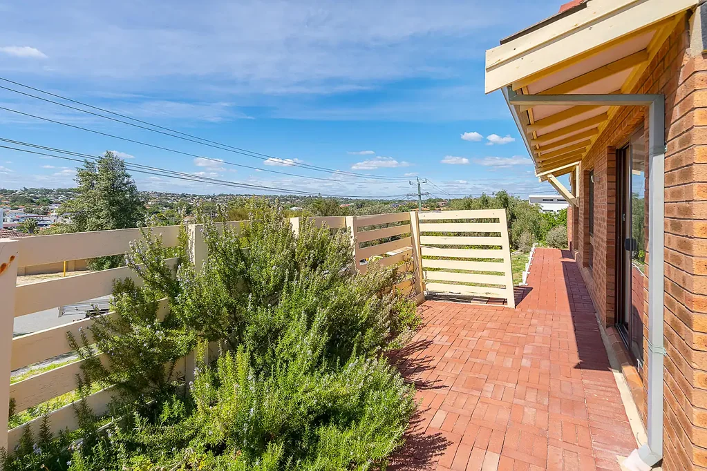 Valley Views in the Heart of Scarborough!  BREAK LEASE!
