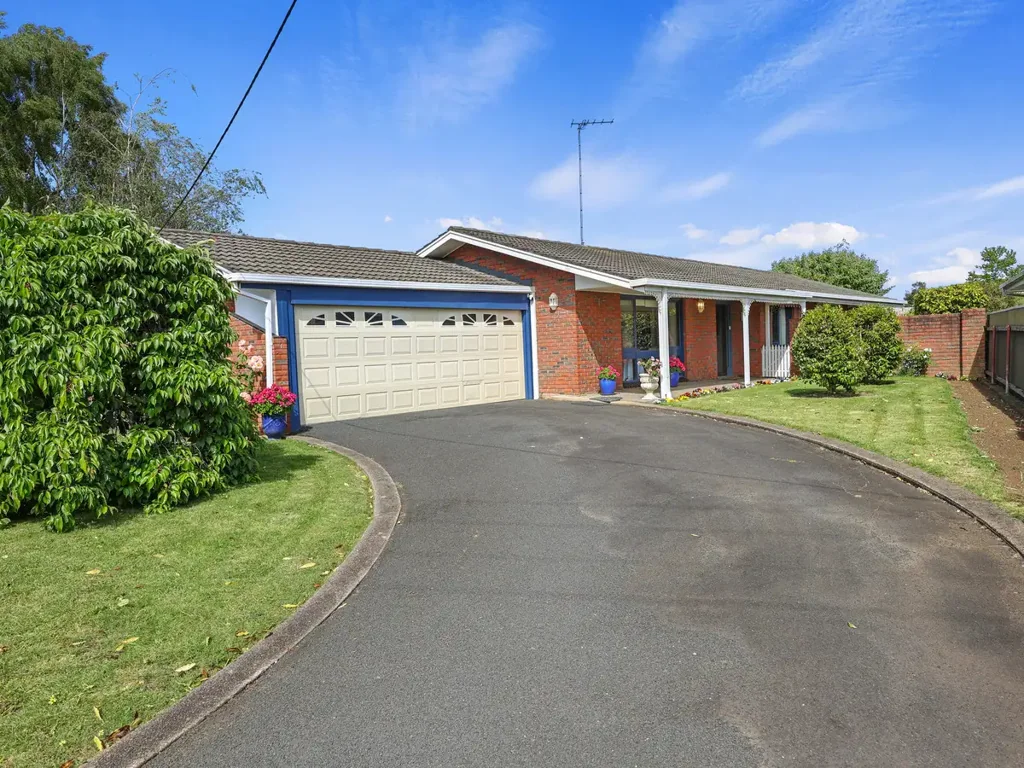 Hamilton 4ਬੈੱਡਰੂਮ Light-filled four-bedroom home in a quiet court location