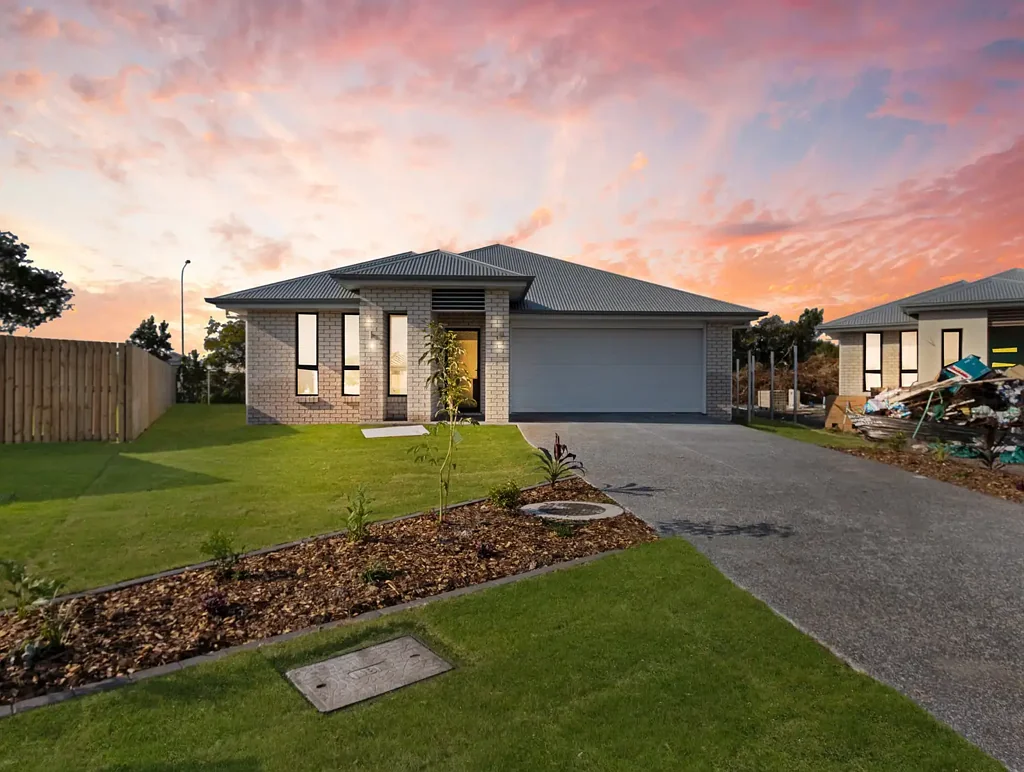 Near new  4 Bedroom Home in Burrum Heads for $580 Per week