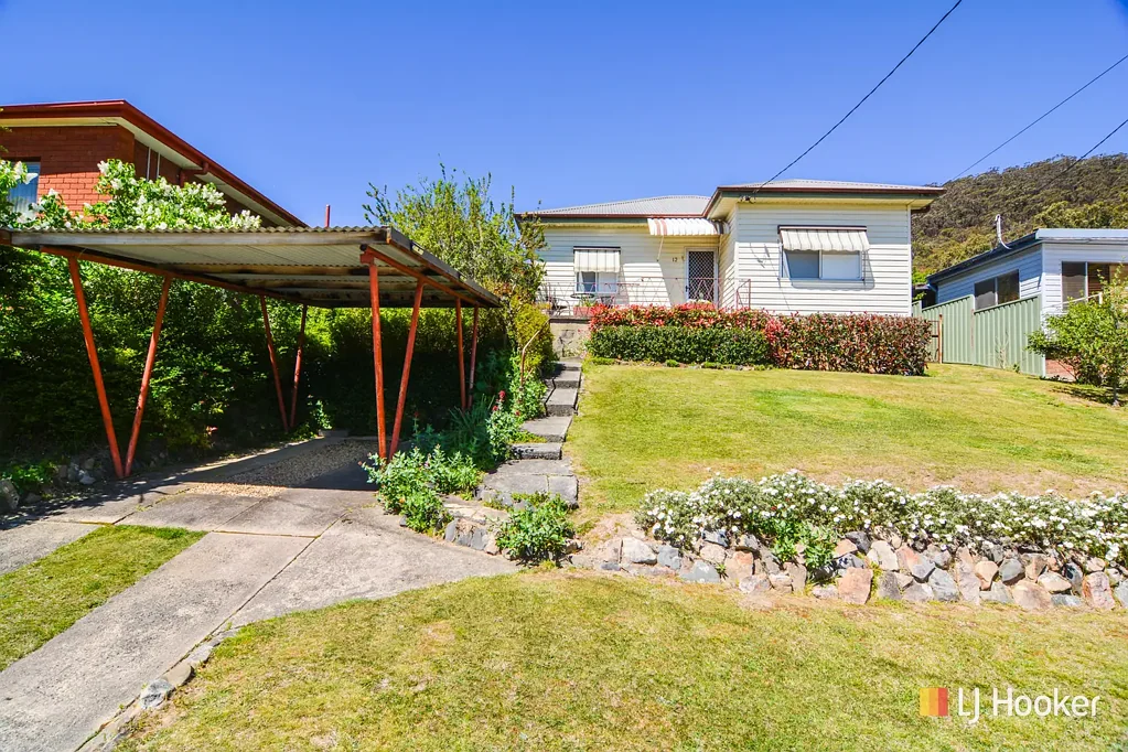 Lithgow 2房  Superb Presentation & High Side of the Street Position