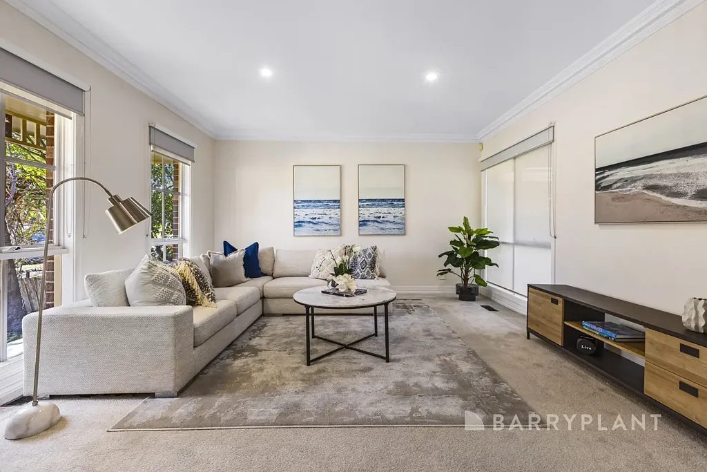 Glen Waverley 4 Bedroom Renovated Living in the GW School Zone