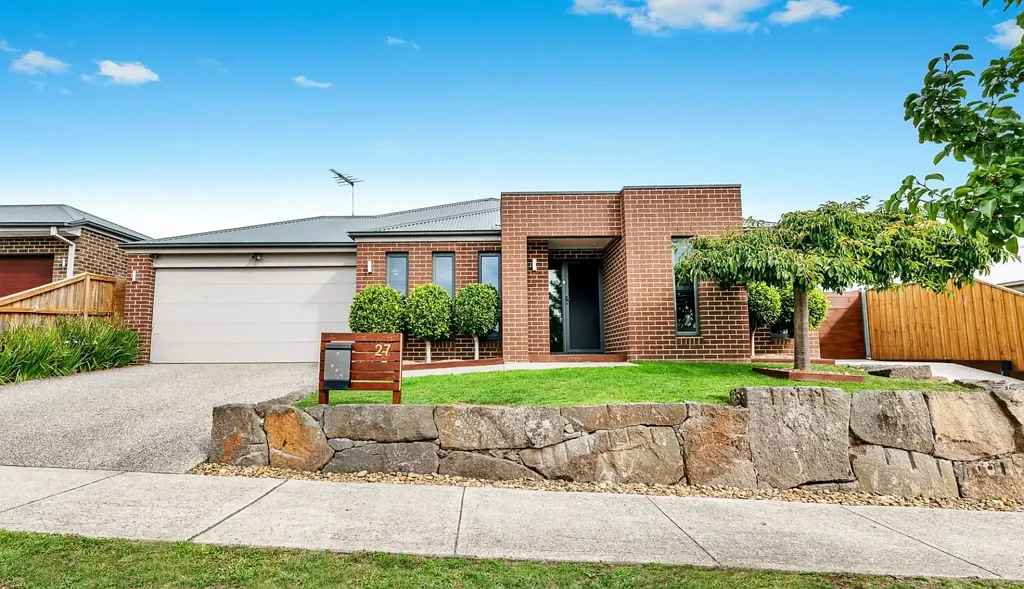 27 Gordon Boulevard, Gisborne, VIC 3437