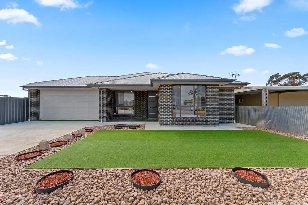 Stunning 6 Bedroom Newly Built House !!