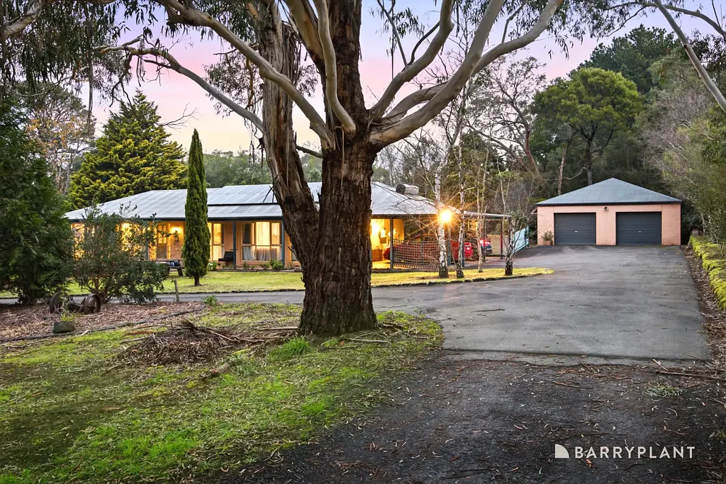 Wesburn 3બેડરૂમ A shed hunters dream, private and secluded, just over 2.5 acres!