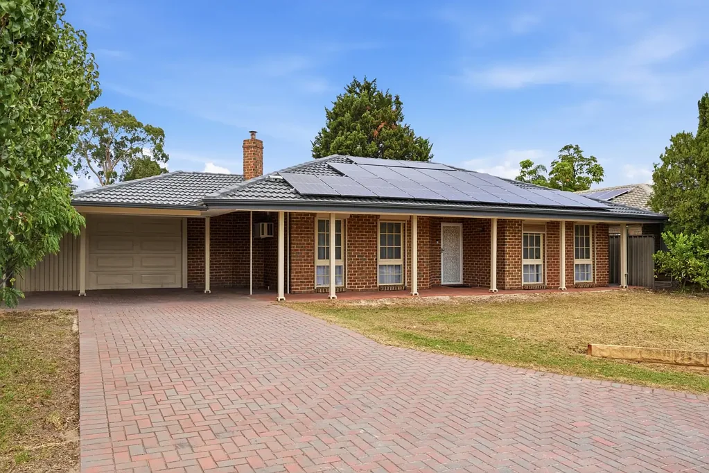 Highbury 3房  Reservoir-Front Family Home on a Generous Block