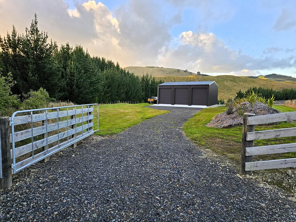 Kinloch 120m2 Shed + Trees - Make an offer!