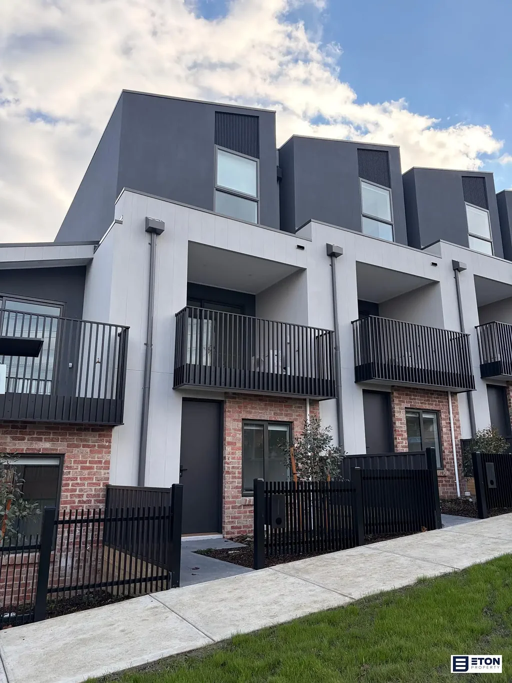 Brand New Three-Storey Townhouse with Study – Modern Living in the Heart of Reservoir