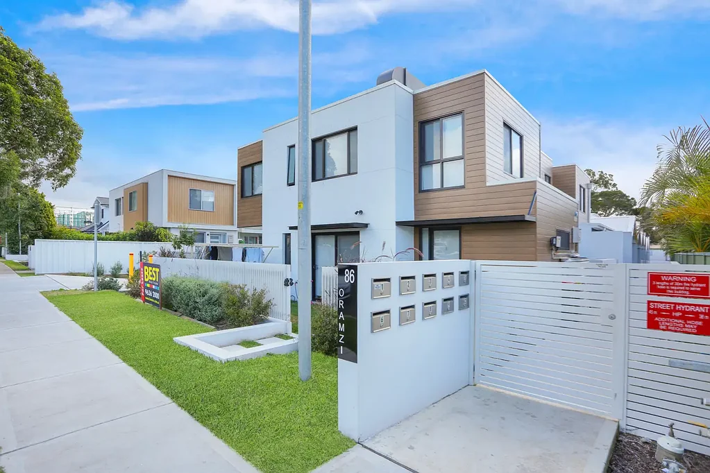 Modern Four Bedroom Townhouse!