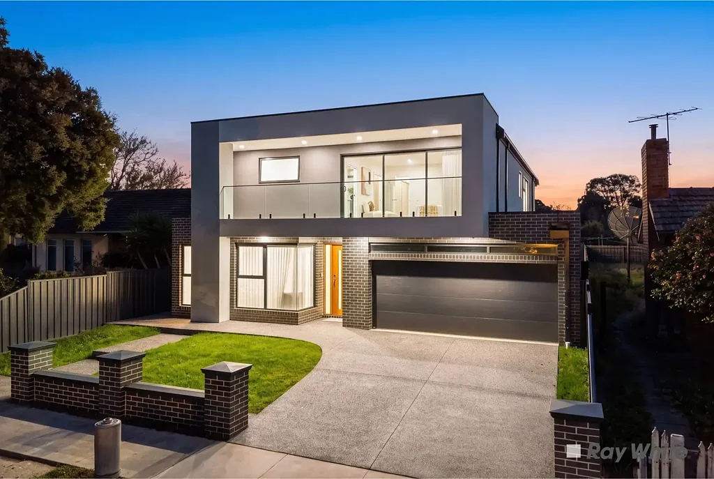 Dandenong North 5ਬੈੱਡਰੂਮ Five Private Suites, One Exceptional Family Home