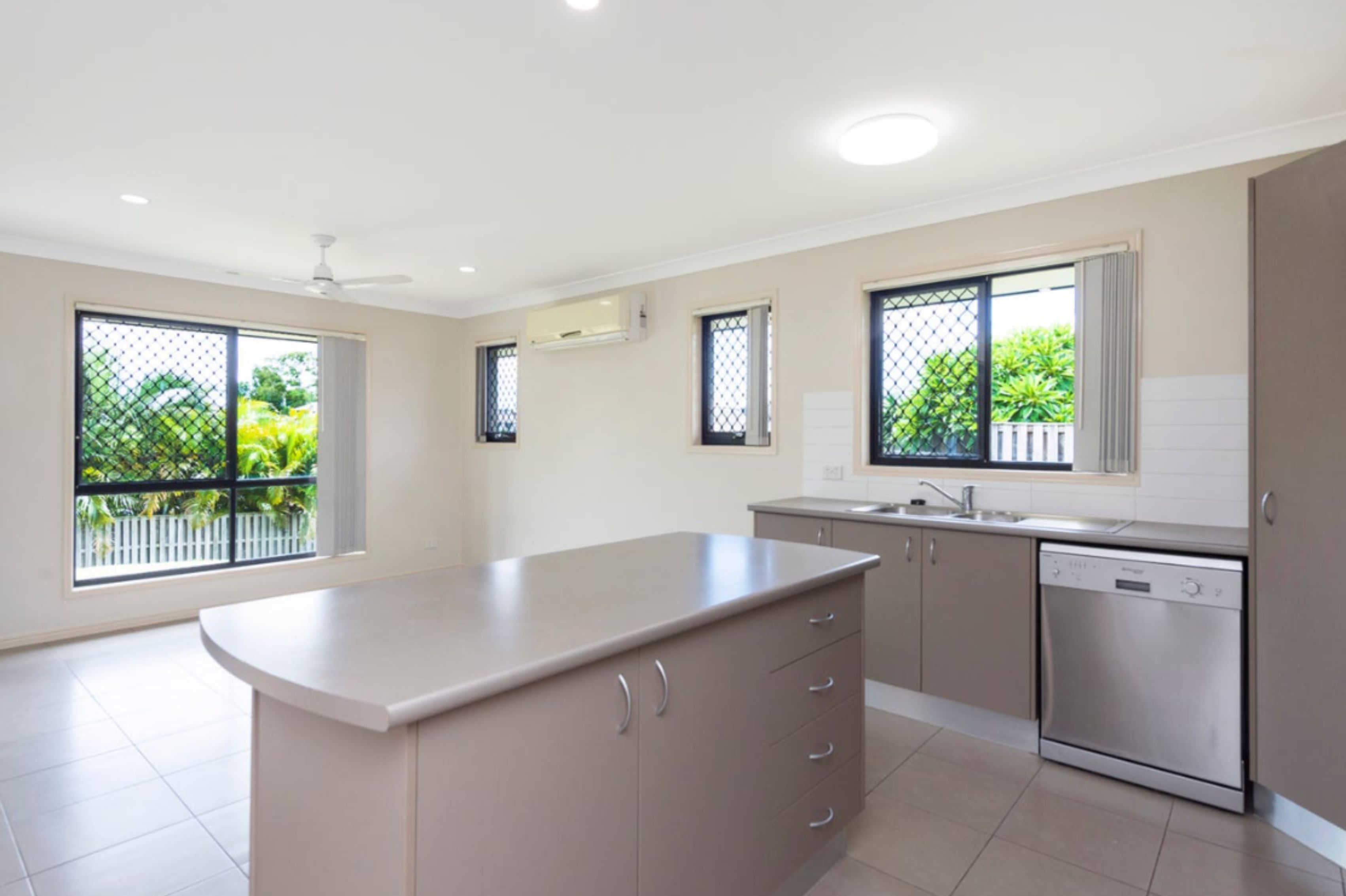 45 HEATHERDALE DR, UPPER COOMERA QLD 4209, 0 habitaciones, 0 baños, House