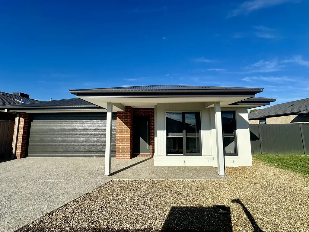 Modern Family Living in a Prime Location