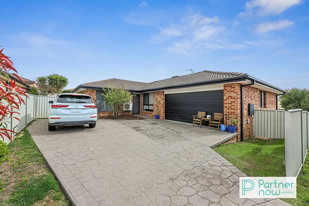 Tamworth 4 Slaapkamer Four-Bedroom Home with Double Garage in a Quiet Westdale Setting