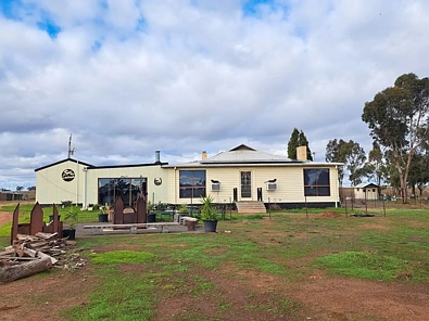 Donald 7房  Spacious Hobby Farm on 28 Acres 10 Minutes from Donald