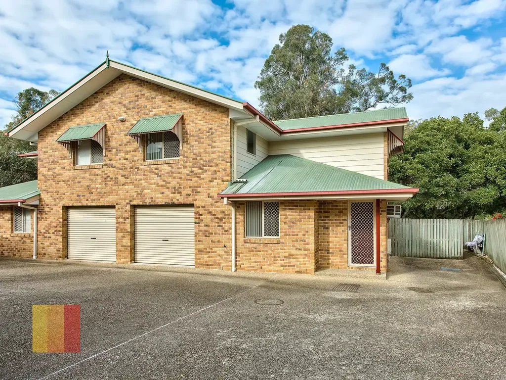 REFURBISHED 3 BEDROOM TOWNHOUSE ON PARKLAND!