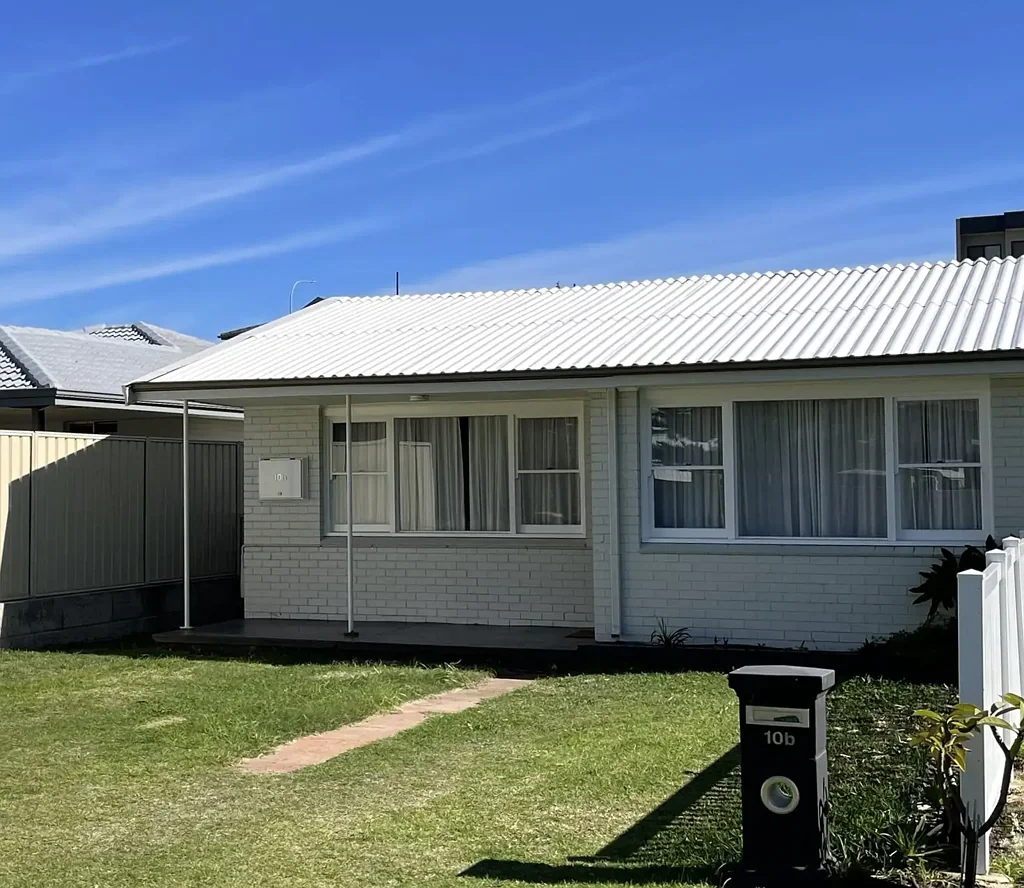 Refurbished 2x1 - Location!
