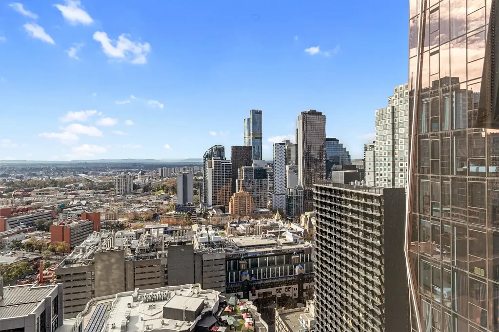Melbourne 1कमरा Sky-High Luxury on the 37th Floor – Some Furnitures come with it!