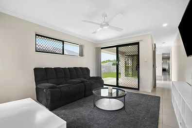 1/25 Lyndon Way, Bellmere, QLD 4510, 3房, 2浴, Apartment