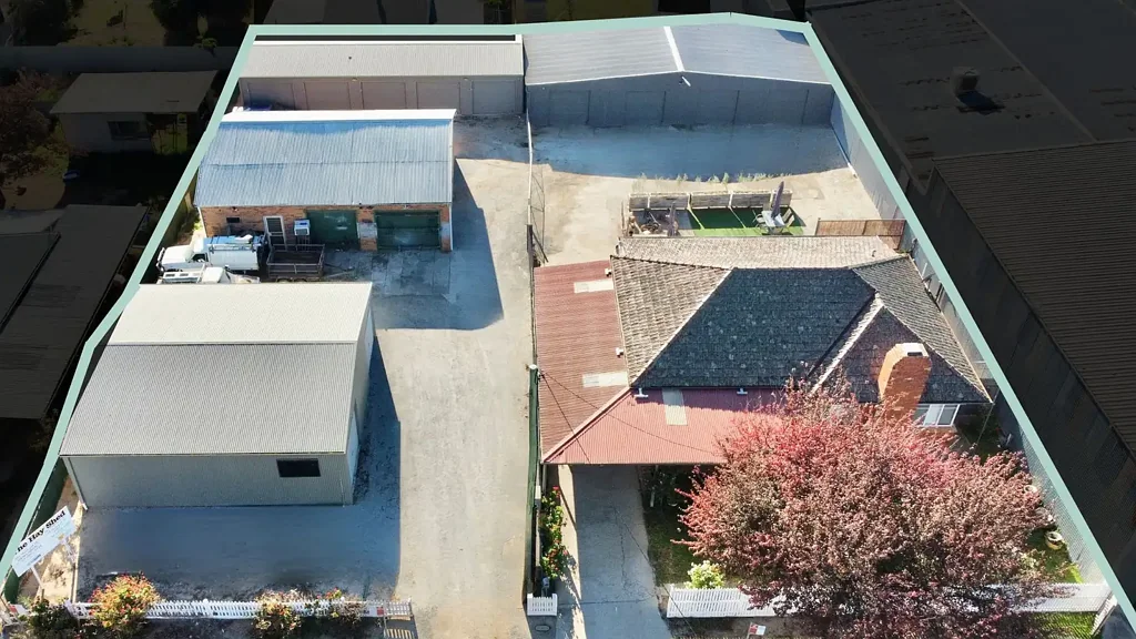 Deniliquin 3 Bedroom Dual Income, 2 Lot Goldmine in Deniliquin