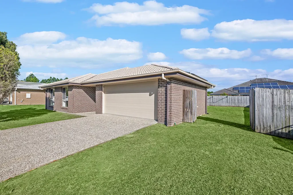 Caboolture 4房 宽敞的家庭生活，带侧门通道，灵活性与发展空间 Outgrown Your Home? This One Grows With Your Family