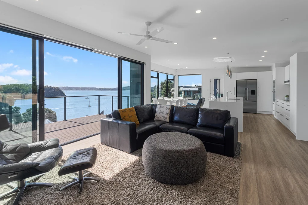 Paihia 5房  Refined coastal living with income potential