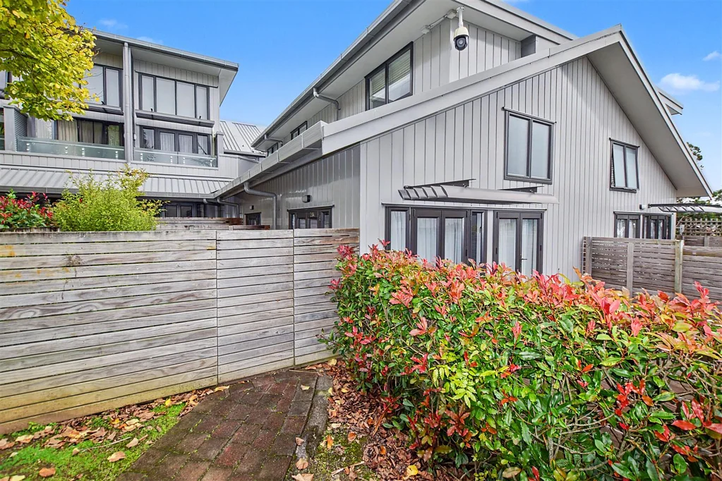 Glen Eden 1chambre Bright, Sunny & Ready to Move In
