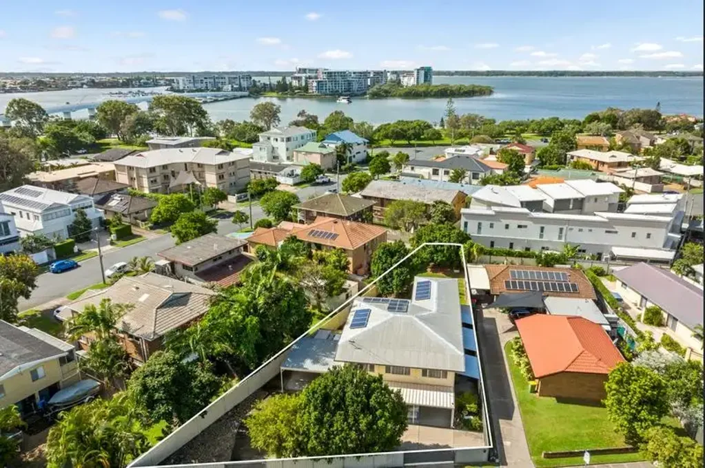 Hollywell 4房  Prime Opportunity in a Blue-Chip Coastal Location