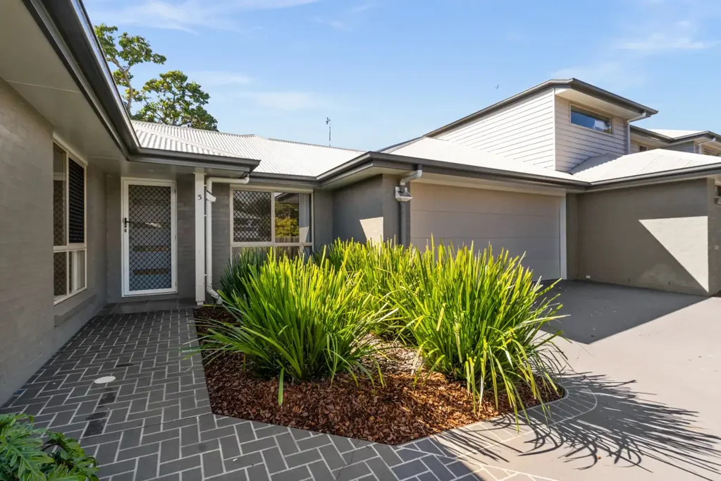 Double Garage | Quiet & Convenient