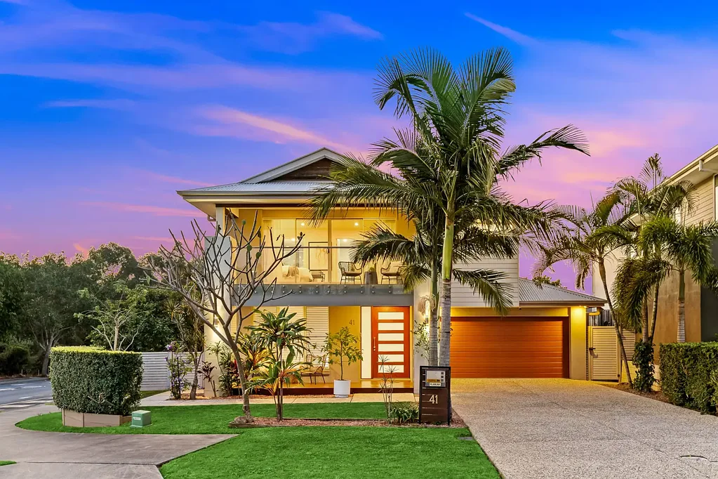Rochedale 5 Slaapkamer Impressive Family Living on a Rare 577m2 Corner Block