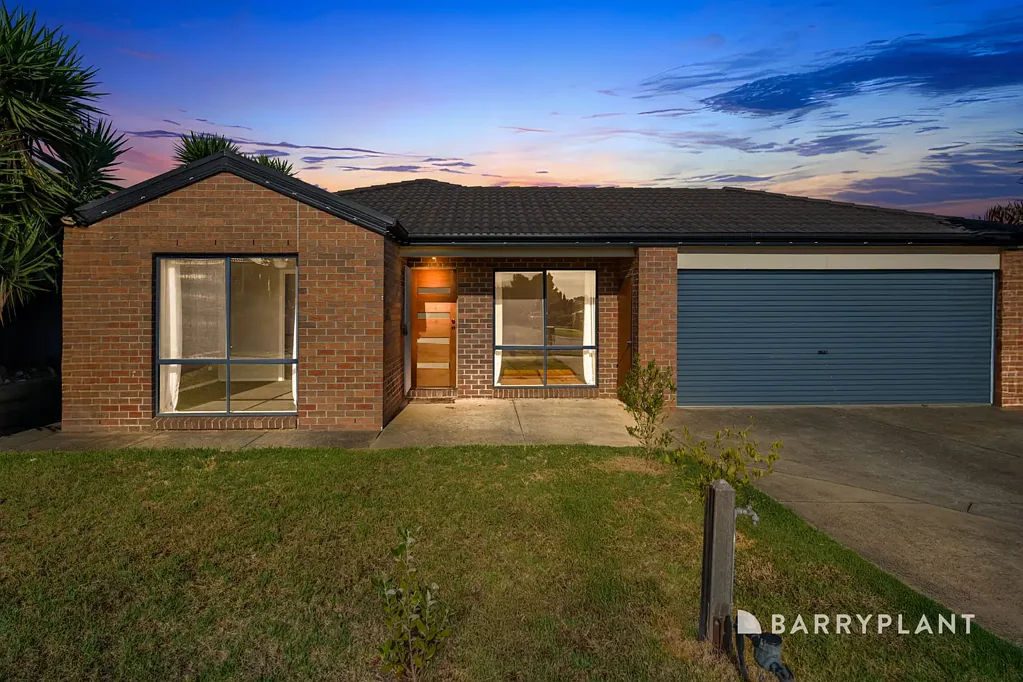 Pakenham 4房 宽敞565m2地块 四卧多区生活 巨大带顶甲板 主卧步入衣帽间 便利后院入口 便捷生活配套 Spacious Family Living with Exceptional Outdoor Entertaining!