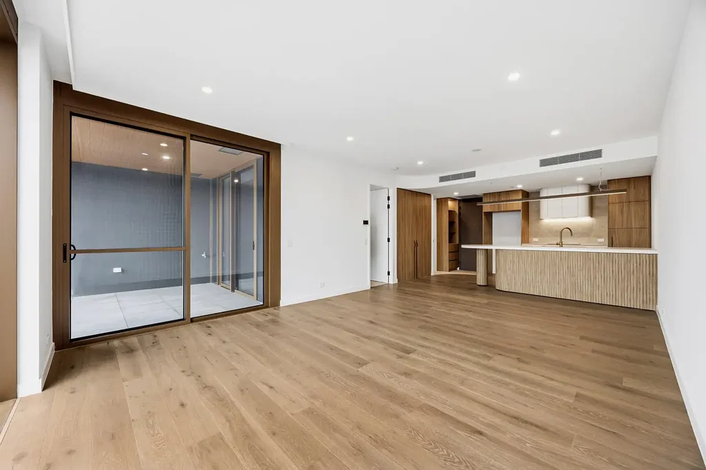 Contemporary 1-Bedroom Apartment at Oasis, Mount Pleasant