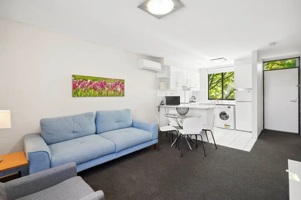 Griffith 2 Bedroom Top Floor Two-Bedroom Apartment in Manuka Park