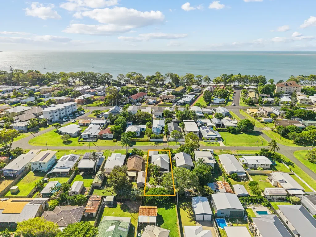 15 Ocean Street, Torquay, QLD 4655