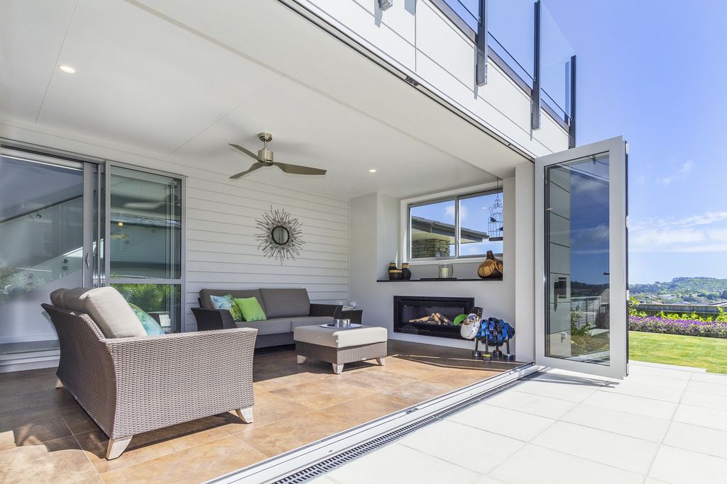 17 Canary Way, Whitby, Porirua, 4 phòng ngủ, 2 phòng tắm