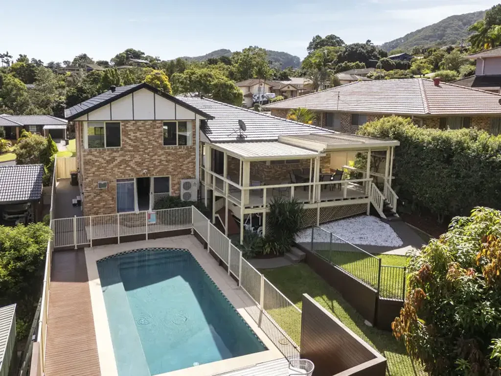 FAMILY HOME IN PRIME LOCATION, POOL MAINTENANCE INCLUDED