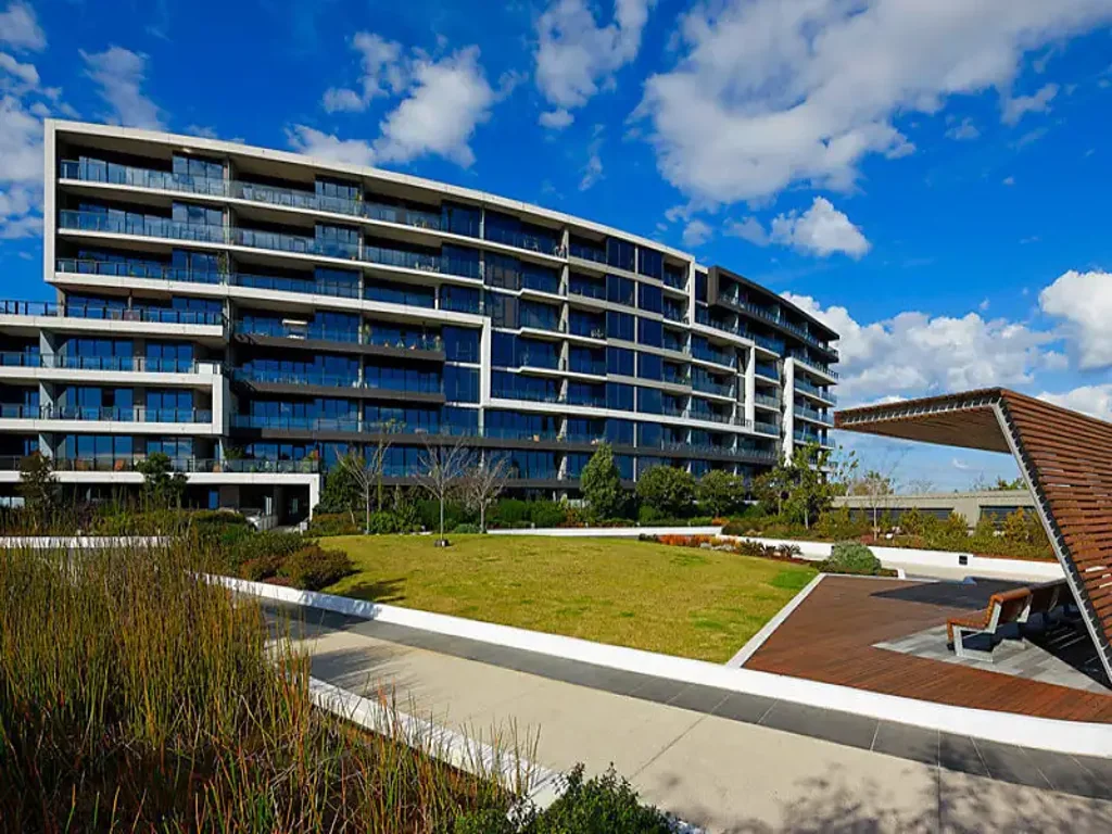 Furnished Apartment in the Heart of Tooronga Shopping Precinct