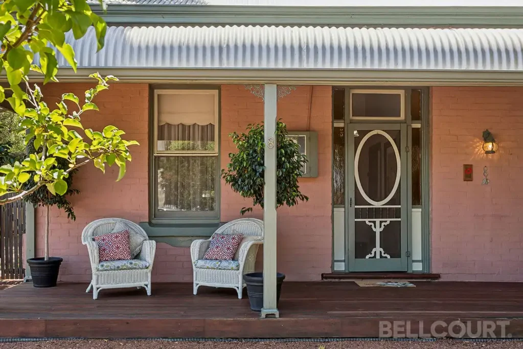 Historic 1900 Cottage – Character & Modern Comfort