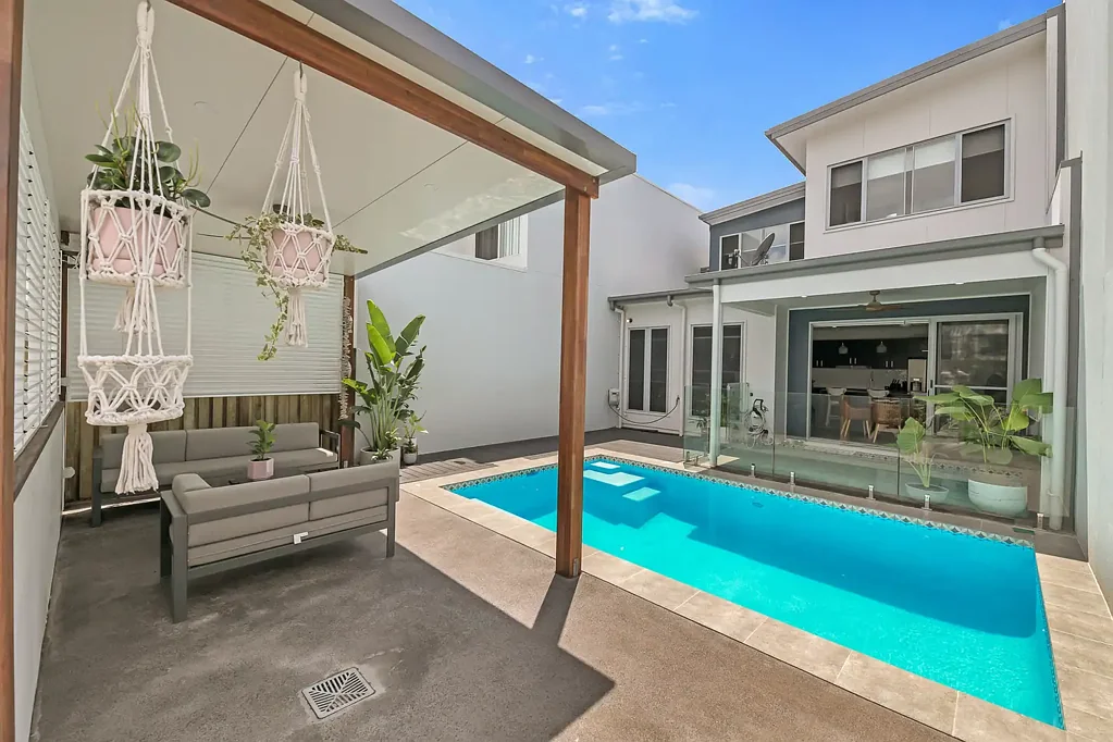 Contemporary Family Living in Sunshine Cove