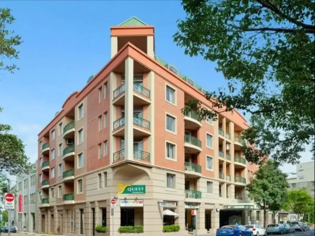 Modern 1-Bedroom Apartment with Parking in Camperdown