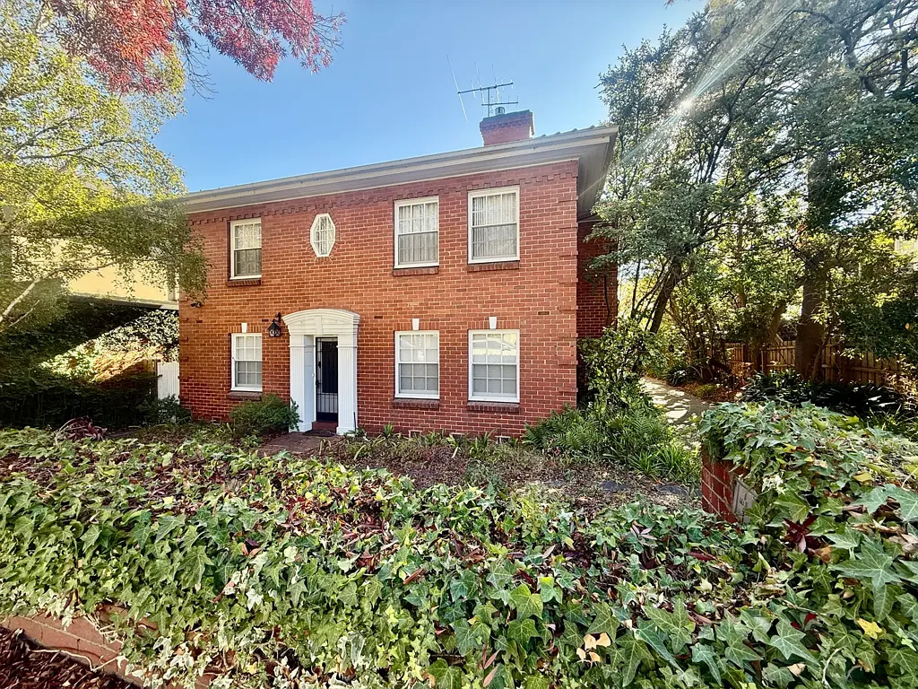 Peaceful, Private & Perfectly Positioned in the Heart of Toorak