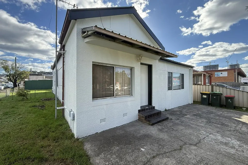 Freshly Updated Home in Central Wollongong Location