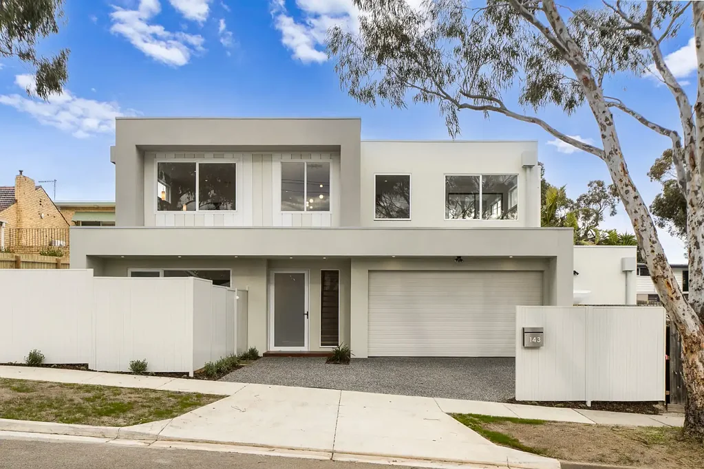 - FLEETWOOD CRESCENT -