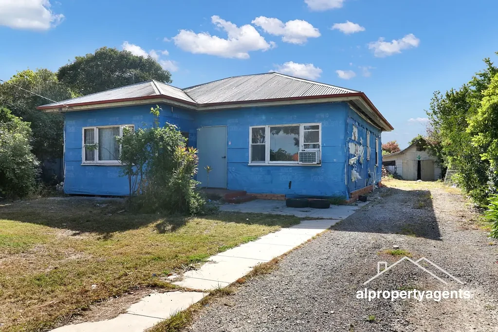 Horsham 2 Bedroom Renovator’s Opportunity on a Generous 1,011m² Allotment