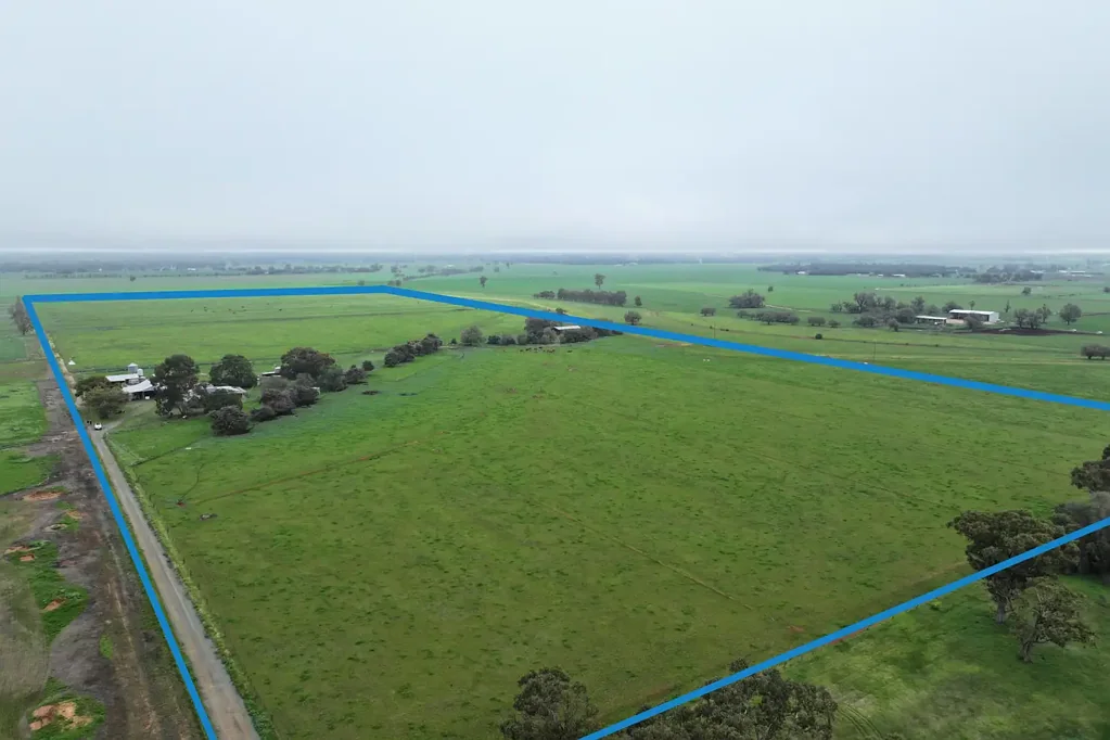Rochester  EXPANSIVE RURAL LIFESTYLE & GRAZING OPPORTUNITY - Approx. 120 Acres (48.56ha)