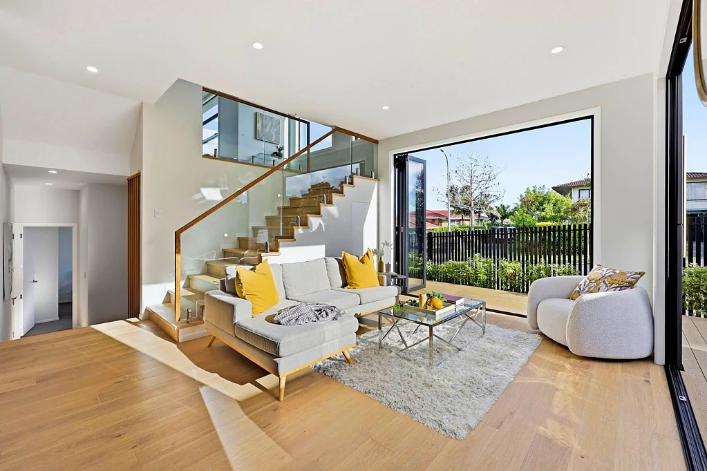 Bucklands Beach 5બેડરૂમ 23 Sorrel Crescent: Light, Space & Modern Elegance