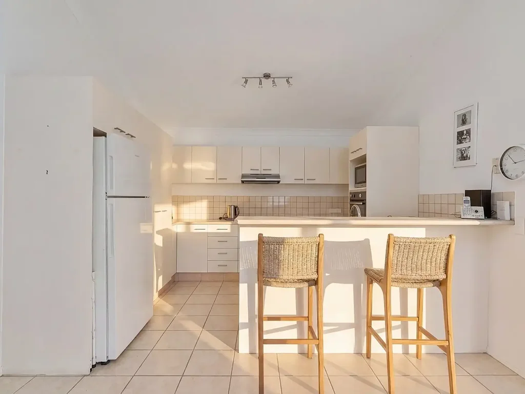 Currumbin Waters 3房  Single Level End Triplex | No Body Corporate Fees