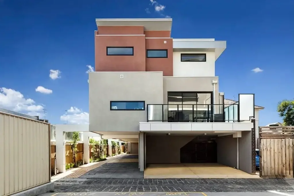 Contemporary Townhouse in a Leafy Lifestyle Pocket