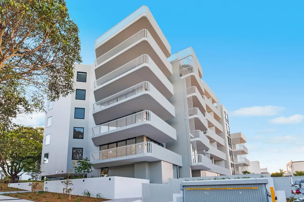 Sutherland 2Kwarto READY TO MOVE IN - Contemporary North-Facing 2-Bedroom Apartment in Convenient Location!