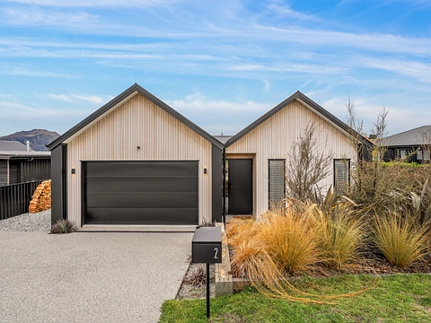 Wanaka 4房  Location, Lifestyle & Lake Views!